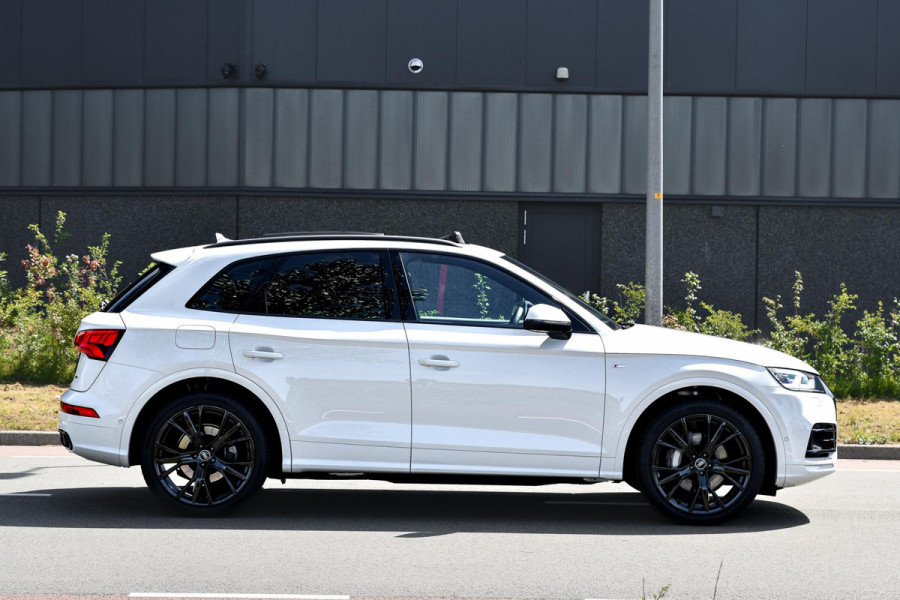 Audi Q5 55 TFSI e quattro Competition 3x S-Line. Luchtv, Pano, ACC, 360, B&O, Trekh, Stuurvw, Keyless, Matrix, CarPlay, Dodeh!