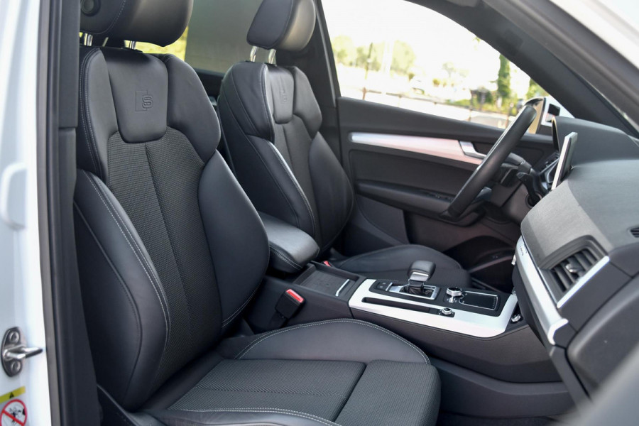 Audi Q5 55 TFSI e quattro Competition 3x S-Line. Luchtv, Pano, ACC, 360, B&O, Trekh, Stuurvw, Keyless, Matrix, CarPlay, Dodeh!