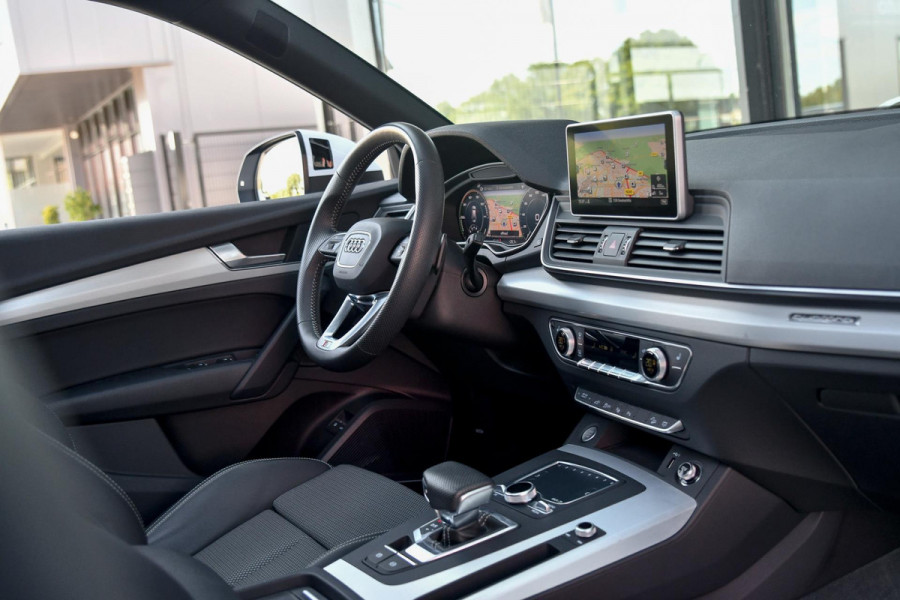 Audi Q5 55 TFSI e quattro Competition 3x S-Line. Luchtv, Pano, ACC, 360, B&O, Trekh, Stuurvw, Keyless, Matrix, CarPlay, Dodeh!