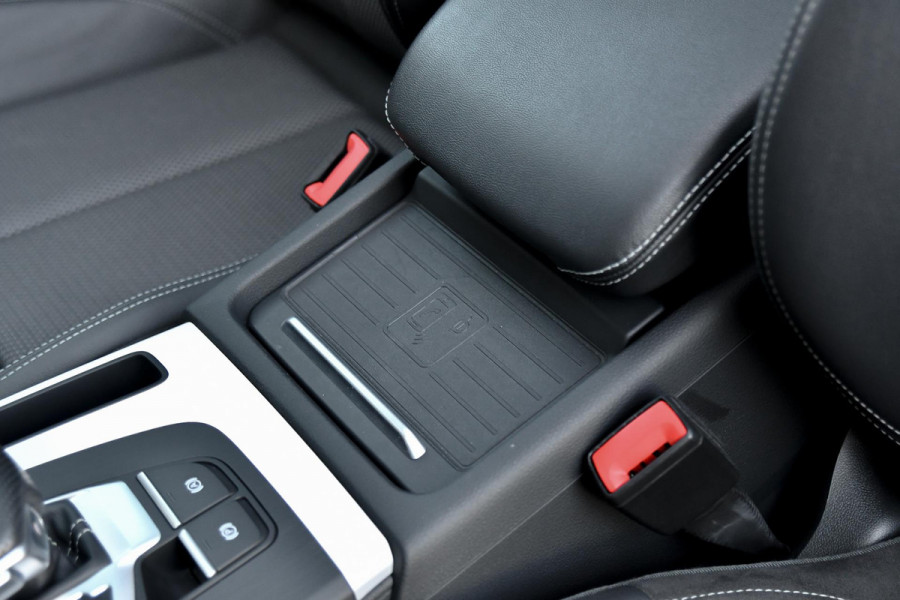 Audi Q5 55 TFSI e quattro Competition 3x S-Line. Luchtv, Pano, ACC, 360, B&O, Trekh, Stuurvw, Keyless, Matrix, CarPlay, Dodeh!