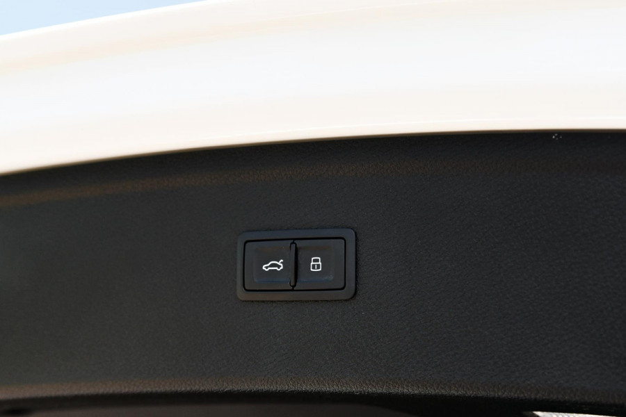Audi Q5 55 TFSI e quattro Competition 3x S-Line. Luchtv, Pano, ACC, 360, B&O, Trekh, Stuurvw, Keyless, Matrix, CarPlay, Dodeh!