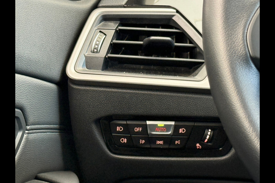 BMW 3-serie 320i BNS Edit Navi|Sportstoelen|Apple Carplay|Dealer Onderhouden