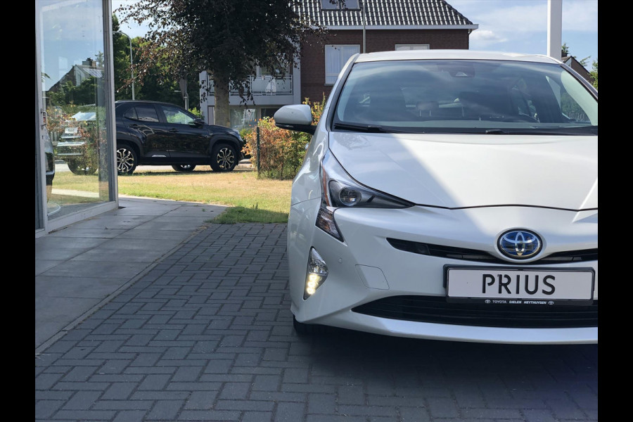 Toyota Prius 1.8 Full Hybrid Dynamic Plus | JBL, Navigatie, Parkeersensoren, Dodehoekherkenning, Head up display, Stoelverwarming