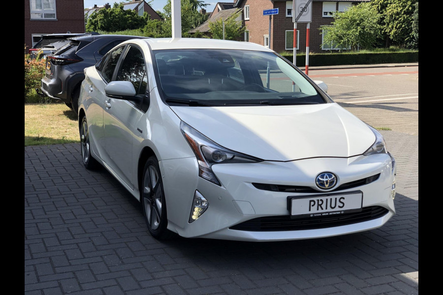 Toyota Prius 1.8 Full Hybrid Dynamic Plus | JBL, Navigatie, Parkeersensoren, Dodehoekherkenning, Head up display, Stoelverwarming