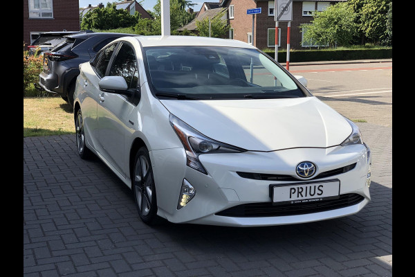 Toyota Prius 1.8 Full Hybrid Dynamic Plus | JBL, Navigatie, Parkeersensoren, Dodehoekherkenning, Head up display, Stoelverwarming