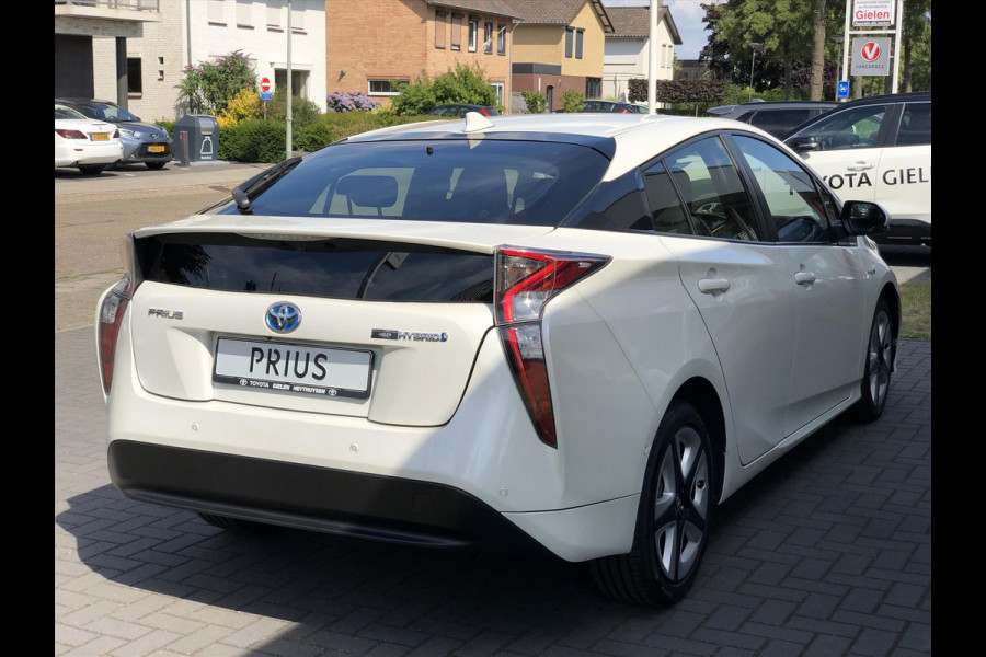 Toyota Prius 1.8 Full Hybrid Dynamic Plus | JBL, Navigatie, Parkeersensoren, Dodehoekherkenning, Head up display, Stoelverwarming