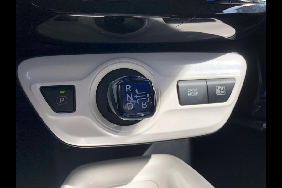 Toyota Prius 1.8 Full Hybrid Dynamic Plus | JBL, Navigatie, Parkeersensoren, Dodehoekherkenning, Head up display, Stoelverwarming