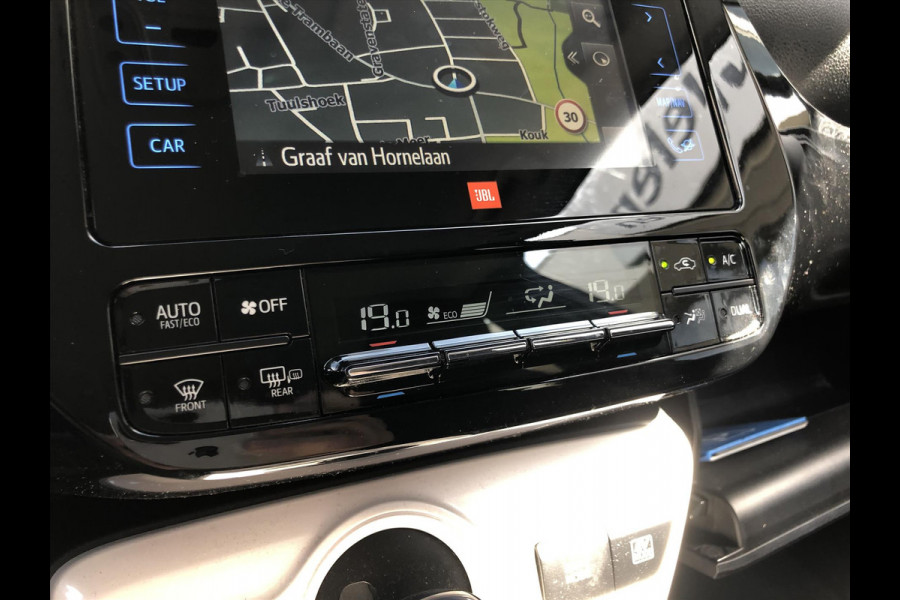 Toyota Prius 1.8 Full Hybrid Dynamic Plus | JBL, Navigatie, Parkeersensoren, Dodehoekherkenning, Head up display, Stoelverwarming