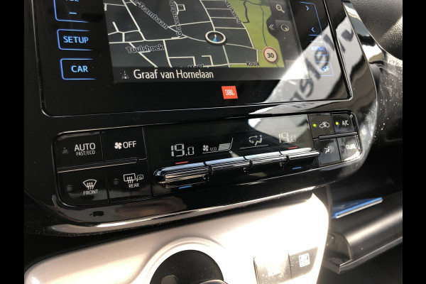 Toyota Prius 1.8 Full Hybrid Dynamic Plus | JBL, Navigatie, Parkeersensoren, Dodehoekherkenning, Head up display, Stoelverwarming