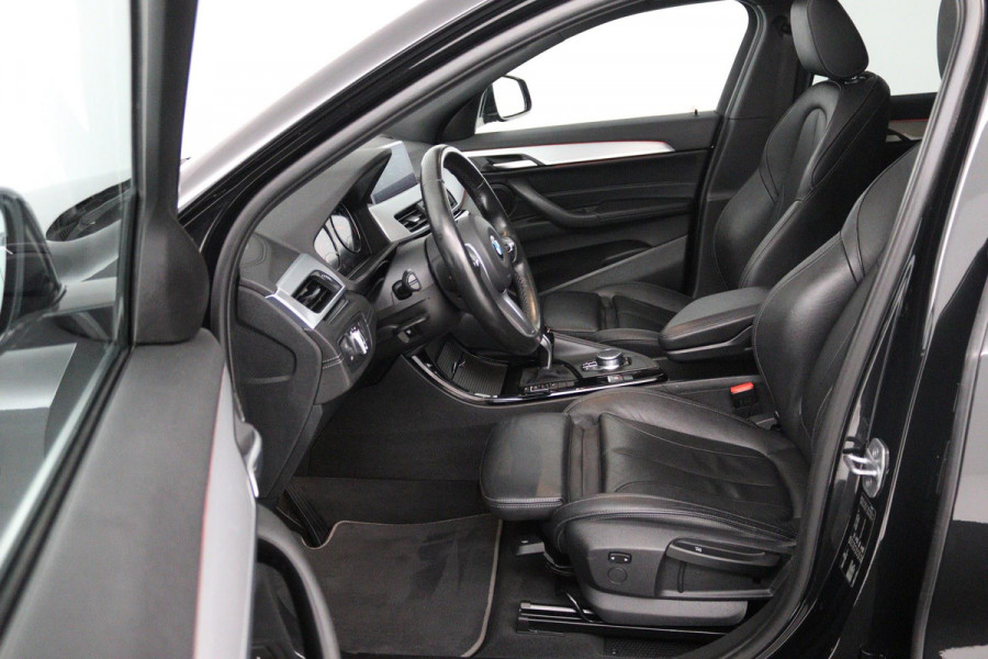BMW X2 SDrive18i High Executive M-pakket X (NL-auto, Dealer onderH, Panorama, Camera, Head-up, Leer, Navi Pro, Etc)