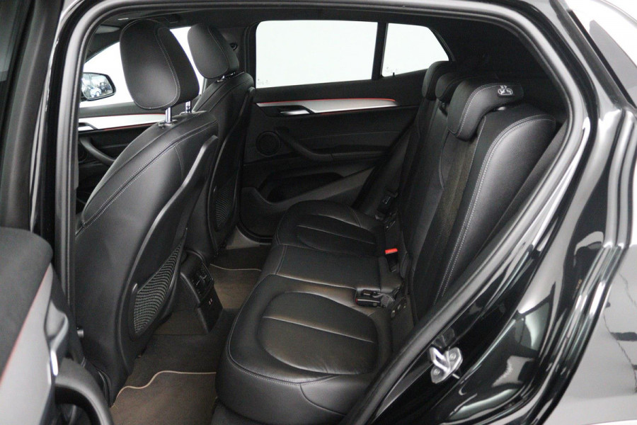 BMW X2 SDrive18i High Executive M-pakket X (NL-auto, Dealer onderH, Panorama, Camera, Head-up, Leer, Navi Pro, Etc)