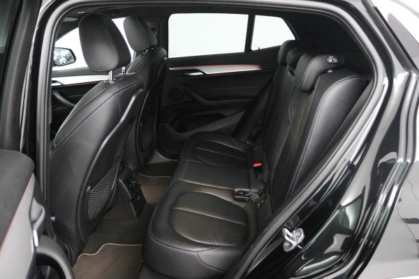 BMW X2 SDrive18i High Executive M-pakket X (NL-auto, Dealer onderH, Panorama, Camera, Head-up, Leer, Navi Pro, Etc)