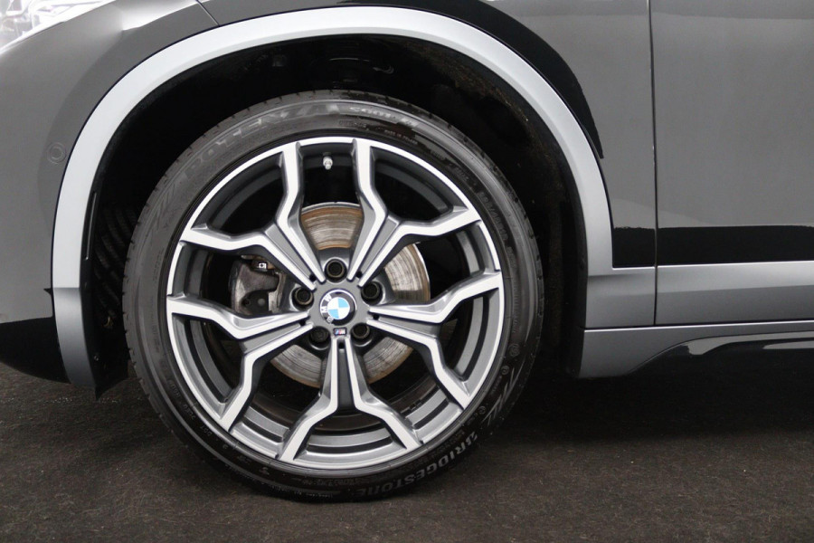 BMW X2 SDrive18i High Executive M-pakket X (NL-auto, Dealer onderH, Panorama, Camera, Head-up, Leer, Navi Pro, Etc)
