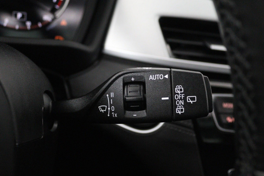 BMW X2 SDrive18i High Executive M-pakket X (NL-auto, Dealer onderH, Panorama, Camera, Head-up, Leer, Navi Pro, Etc)