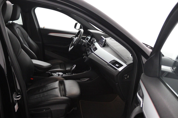 BMW X2 SDrive18i High Executive M-pakket X (NL-auto, Dealer onderH, Panorama, Camera, Head-up, Leer, Navi Pro, Etc)