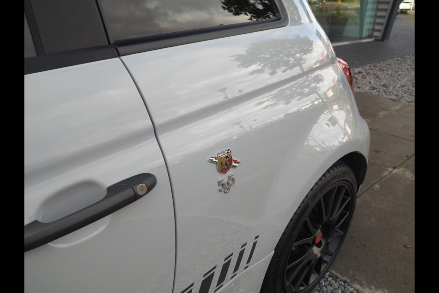 Abarth 595C 1.4 T-Jet 180PK Competizione / Brembo / Carbon / Carplay / Navi / DAB+ / Sabelt / Climate control