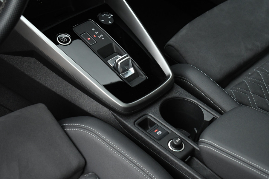 Audi A3 Sportback 40 TFSI e S-Line Pano 19inch Optic-black Carplay