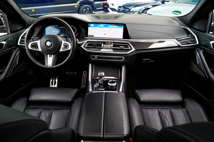 BMW X6 M50i High Executive | Carbon inleg | Krystallen Pook | Harman/Kardon | X6M look | 360 | Uitlaatklep | BMW Drive Assisted |