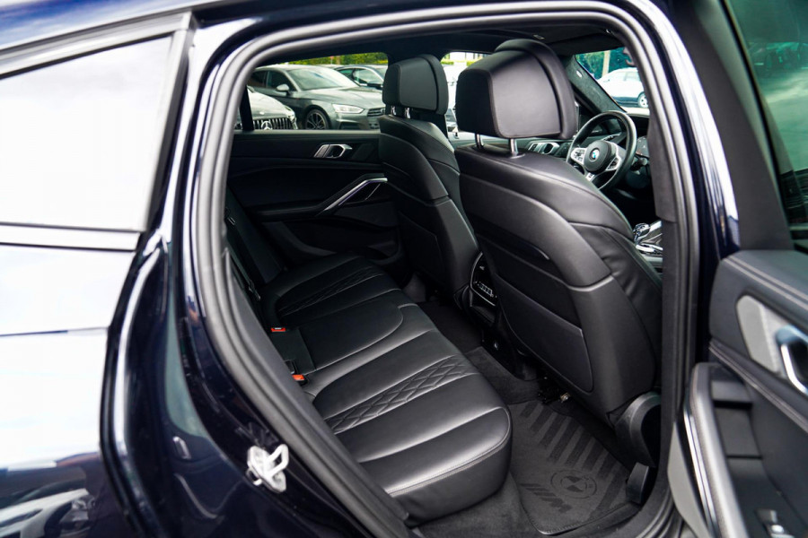 BMW X6 M50i High Executive | Carbon inleg | Krystallen Pook | Harman/Kardon | X6M look | 360 | Uitlaatklep | BMW Drive Assisted |