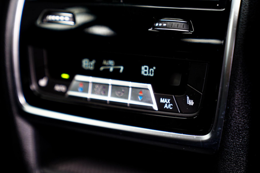 BMW X6 M50i High Executive | Carbon inleg | Krystallen Pook | Harman/Kardon | X6M look | 360 | Uitlaatklep | BMW Drive Assisted |