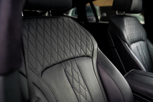 BMW X6 M50i High Executive | Carbon inleg | Krystallen Pook | Harman/Kardon | X6M look | 360 | Uitlaatklep | BMW Drive Assisted |