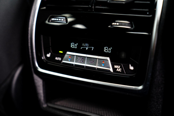 BMW X6 M50i High Executive | Carbon inleg | Krystallen Pook | Harman/Kardon | X6M look | 360 | Uitlaatklep | BMW Drive Assisted |