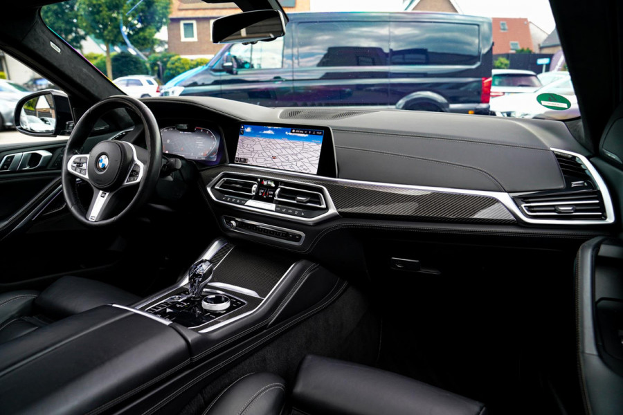 BMW X6 M50i High Executive | Carbon inleg | Krystallen Pook | Harman/Kardon | X6M look | 360 | Uitlaatklep | BMW Drive Assisted |
