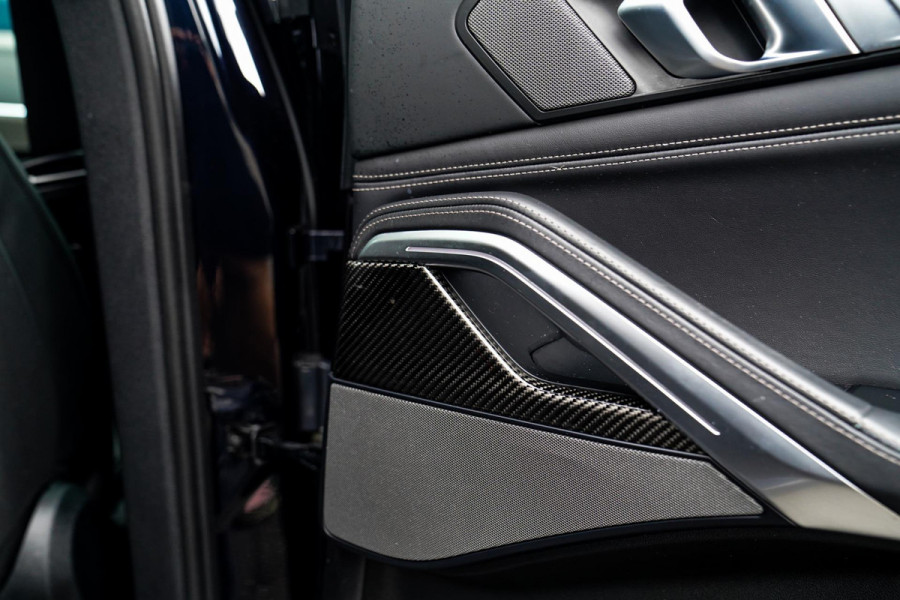 BMW X6 M50i High Executive | Carbon inleg | Krystallen Pook | Harman/Kardon | X6M look | 360 | Uitlaatklep | BMW Drive Assisted |