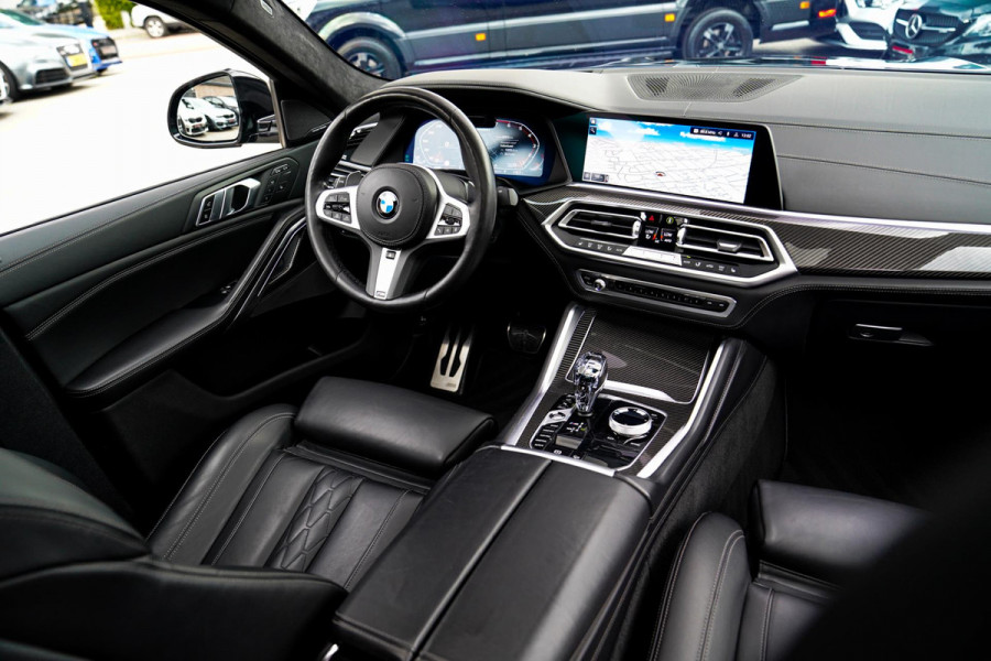 BMW X6 M50i High Executive | Carbon inleg | Krystallen Pook | Harman/Kardon | X6M look | 360 | Uitlaatklep | BMW Drive Assisted |