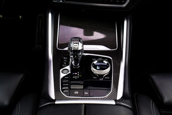 BMW X6 M50i High Executive | Carbon inleg | Krystallen Pook | Harman/Kardon | X6M look | 360 | Uitlaatklep | BMW Drive Assisted |
