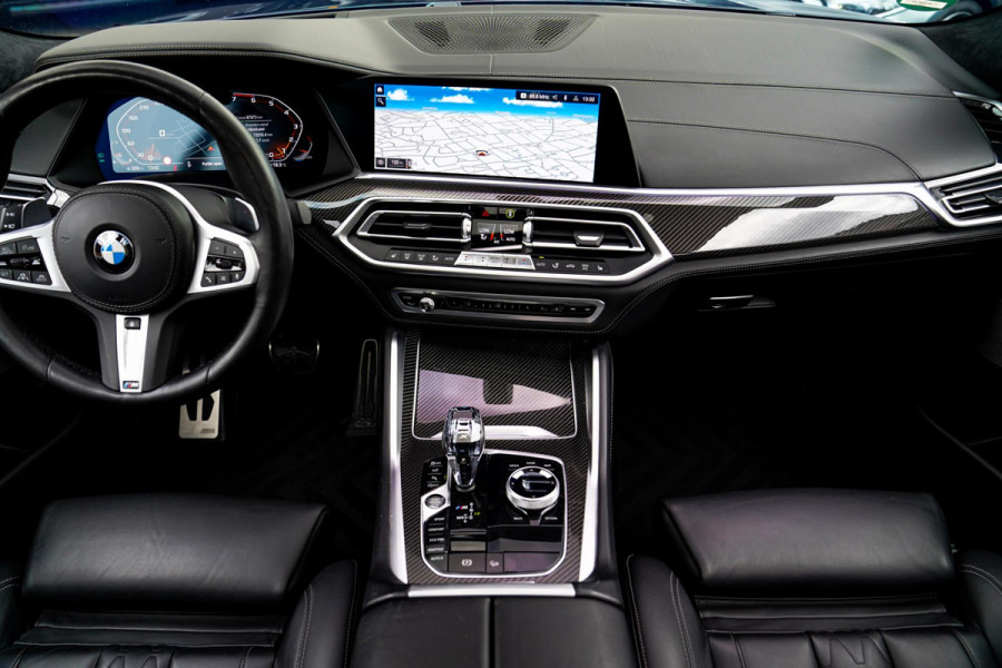 BMW X6 M50i High Executive | Carbon inleg | Krystallen Pook | Harman/Kardon | X6M look | 360 | Uitlaatklep | BMW Drive Assisted |