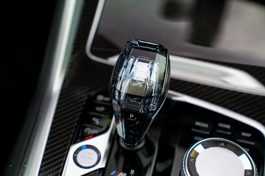BMW X6 M50i High Executive | Carbon inleg | Krystallen Pook | Harman/Kardon | X6M look | 360 | Uitlaatklep | BMW Drive Assisted |