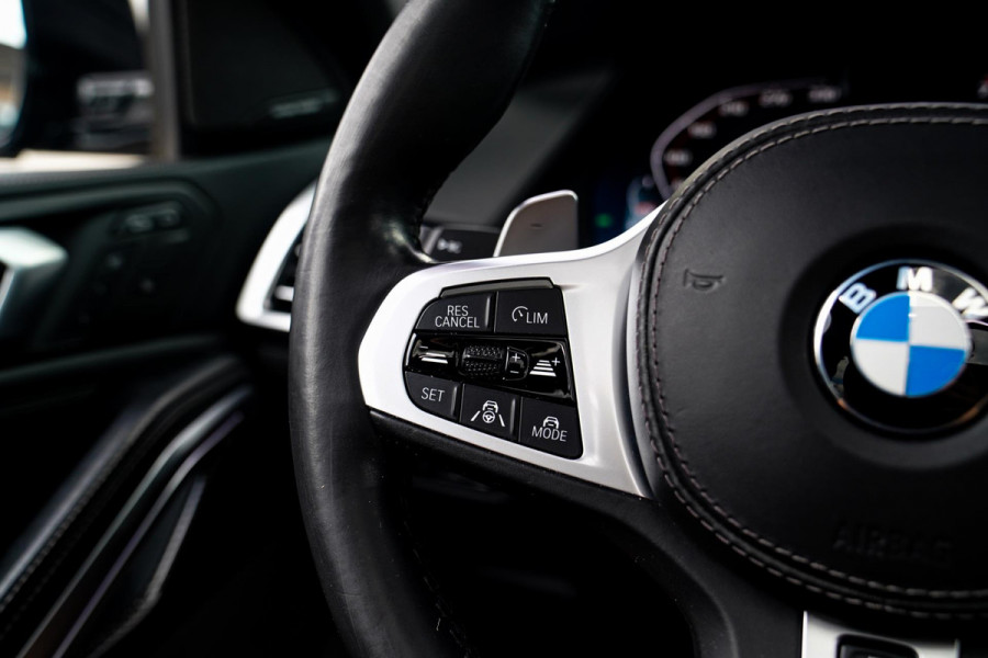 BMW X6 M50i High Executive | Carbon inleg | Krystallen Pook | Harman/Kardon | X6M look | 360 | Uitlaatklep | BMW Drive Assisted |
