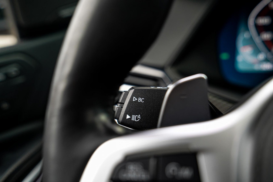 BMW X6 M50i High Executive | Carbon inleg | Krystallen Pook | Harman/Kardon | X6M look | 360 | Uitlaatklep | BMW Drive Assisted |