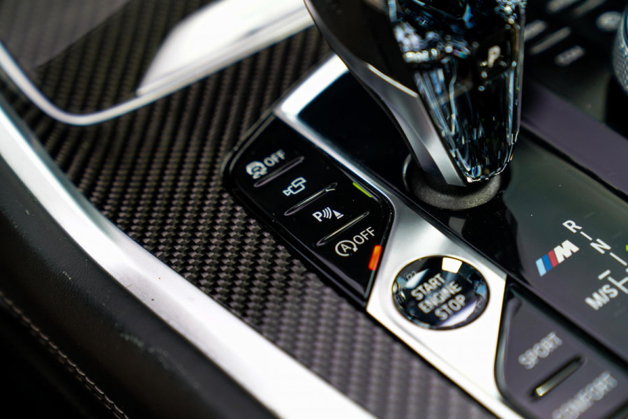 BMW X6 M50i High Executive | Carbon inleg | Krystallen Pook | Harman/Kardon | X6M look | 360 | Uitlaatklep | BMW Drive Assisted |