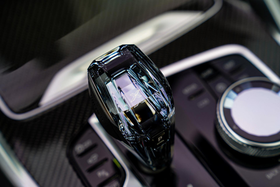 BMW X6 M50i High Executive | Carbon inleg | Krystallen Pook | Harman/Kardon | X6M look | 360 | Uitlaatklep | BMW Drive Assisted |