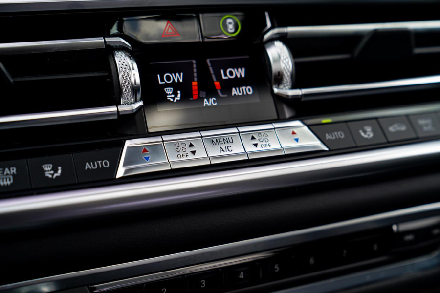 BMW X6 M50i High Executive | Carbon inleg | Krystallen Pook | Harman/Kardon | X6M look | 360 | Uitlaatklep | BMW Drive Assisted |