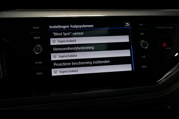 Volkswagen Polo 1.5 TSI R-Line AUTOMAAT-CAMERA-CARPLAY-CLIMA-CRUISE-DAB-FULL LED-MODE-NAVIGATIE-PANORAMA-STOELVERWARMING