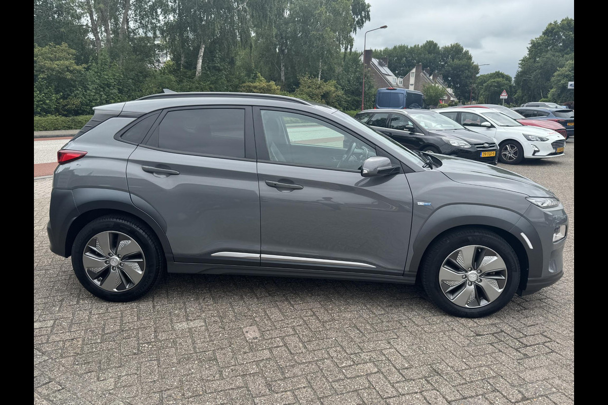 Hyundai Kona EV Premium 64 kWh 204pk Full Leder | Adaptieve Cruise | Achteruitrijcamera | Climate control | Grote Accu! Hyundai Kona EV Premium 64 kWh 204pk Full Leder | Adaptieve Cruise | Achteruitrijcamera | Climate control | Grote Accu!