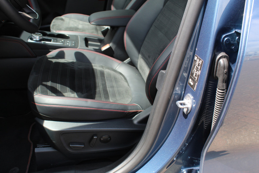 Ford Kuga 2.5-225pk PHEV ST-Line X. , Mooie Hoge zit , 1500kg Trekgewicht Hybride rijden voor een redelijke prijs ! Stoel- en voorraamverwarming, B&O soundsystem, navigatie, telefoonvoorb., metallic lak, LM wielen, side- en lane assist, camera v+a, adaptive cruise control, elektr. achterklep etc., etc.
