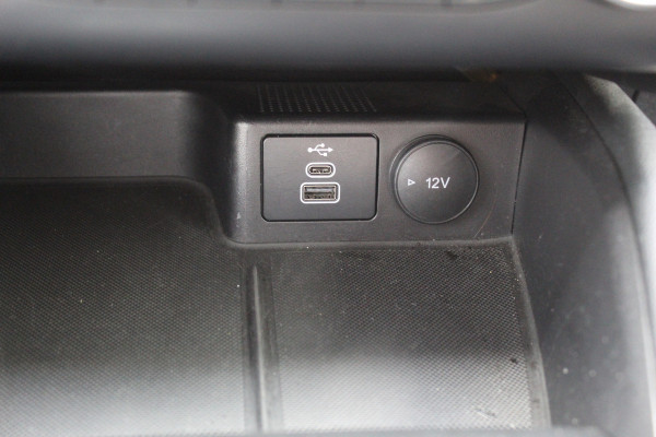 Ford Kuga 2.5-225pk PHEV ST-Line X. , Mooie Hoge zit , 1500kg Trekgewicht Hybride rijden voor een redelijke prijs ! Stoel- en voorraamverwarming, B&O soundsystem, navigatie, telefoonvoorb., metallic lak, LM wielen, side- en lane assist, camera v+a, adaptive cruise control, elektr. achterklep etc., etc.