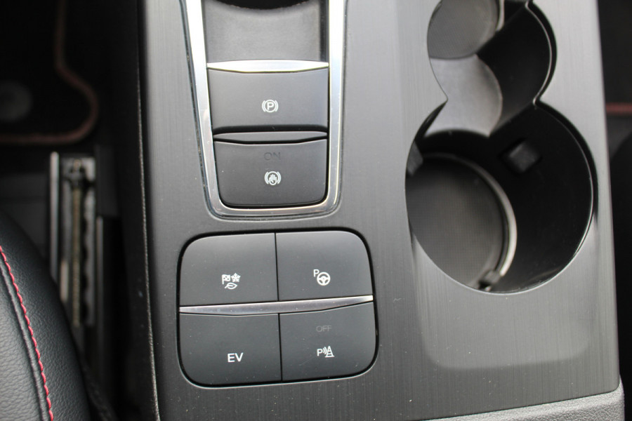 Ford Kuga 2.5-225pk PHEV ST-Line X. , Mooie Hoge zit , 1500kg Trekgewicht Hybride rijden voor een redelijke prijs ! Stoel- en voorraamverwarming, B&O soundsystem, navigatie, telefoonvoorb., metallic lak, LM wielen, side- en lane assist, camera v+a, adaptive cruise control, elektr. achterklep etc., etc.