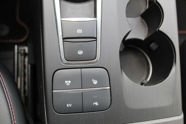 Ford Kuga 2.5-225pk PHEV ST-Line X. , Mooie Hoge zit , 1500kg Trekgewicht Hybride rijden voor een redelijke prijs ! Stoel- en voorraamverwarming, B&O soundsystem, navigatie, telefoonvoorb., metallic lak, LM wielen, side- en lane assist, camera v+a, adaptive cruise control, elektr. achterklep etc., etc.