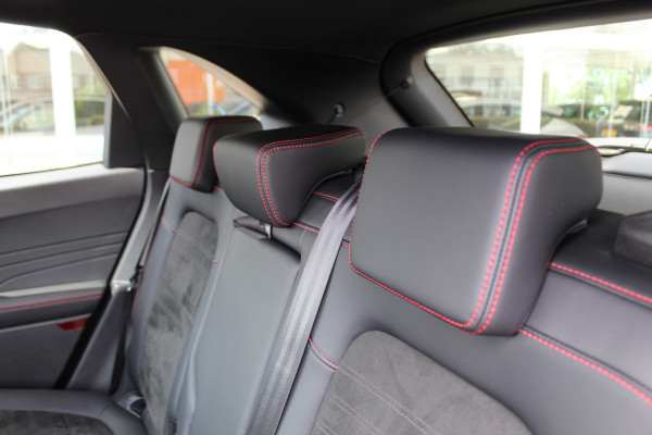Ford Kuga 2.5-225pk PHEV ST-Line X. , Mooie Hoge zit , 1500kg Trekgewicht Hybride rijden voor een redelijke prijs ! Stoel- en voorraamverwarming, B&O soundsystem, navigatie, telefoonvoorb., metallic lak, LM wielen, side- en lane assist, camera v+a, adaptive cruise control, elektr. achterklep etc., etc.