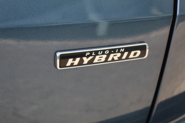 Ford Kuga 2.5-225pk PHEV ST-Line X. , Mooie Hoge zit , 1500kg Trekgewicht Hybride rijden voor een redelijke prijs ! Stoel- en voorraamverwarming, B&O soundsystem, navigatie, telefoonvoorb., metallic lak, LM wielen, side- en lane assist, camera v+a, adaptive cruise control, elektr. achterklep etc., etc.