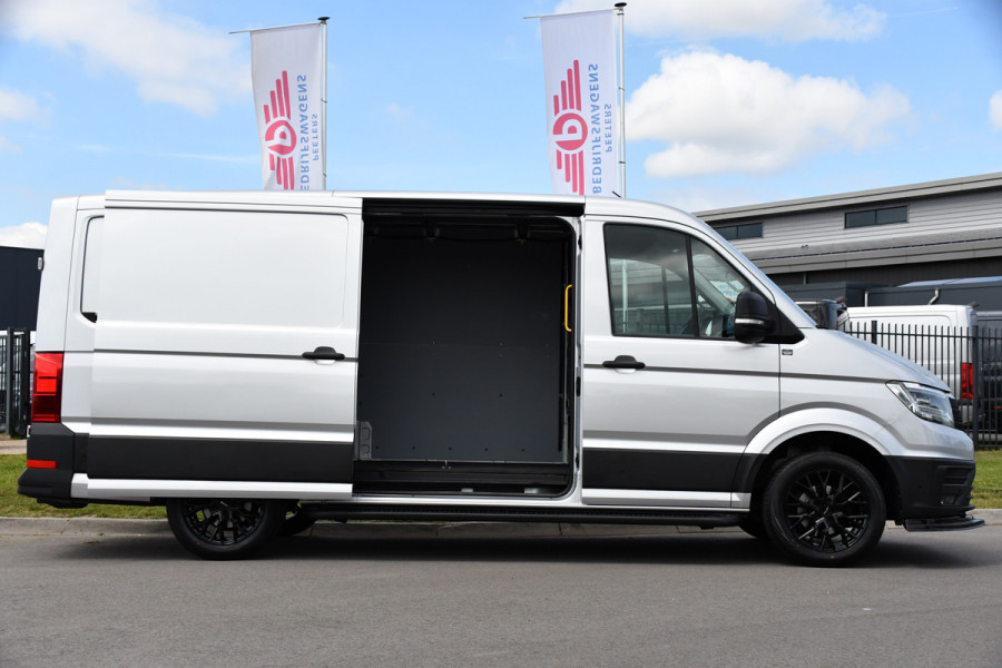 Volkswagen Crafter 2.0 TDI L3H2 Highline PB Edition Adaptieve Cruise, Camera, 360 Sensoren, Carplay, LED, Trekhaak, Automaat, Uniek!