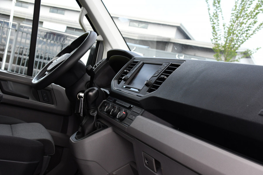 Volkswagen Crafter 2.0 TDI L3H2 Highline PB Edition Adaptieve Cruise, Camera, 360 Sensoren, Carplay, LED, Trekhaak, Automaat, Uniek!
