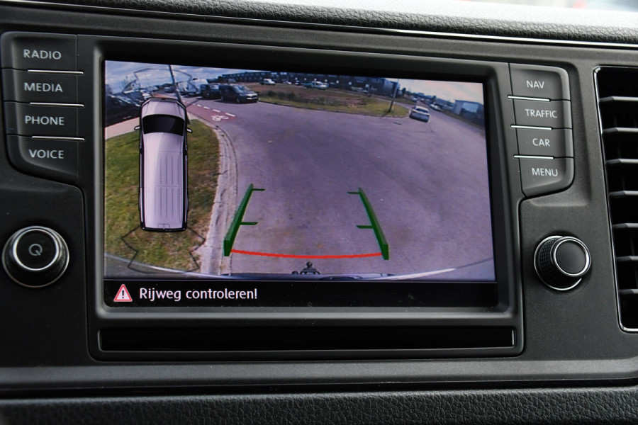 Volkswagen Crafter 2.0 TDI L3H2 Highline PB Edition Adaptieve Cruise, Camera, 360 Sensoren, Carplay, LED, Trekhaak, Automaat, Uniek!