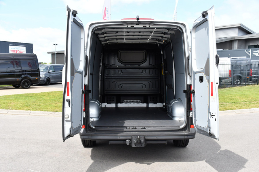Volkswagen Crafter 2.0 TDI L3H2 Highline PB Edition Adaptieve Cruise, Camera, 360 Sensoren, Carplay, LED, Trekhaak, Automaat, Uniek!