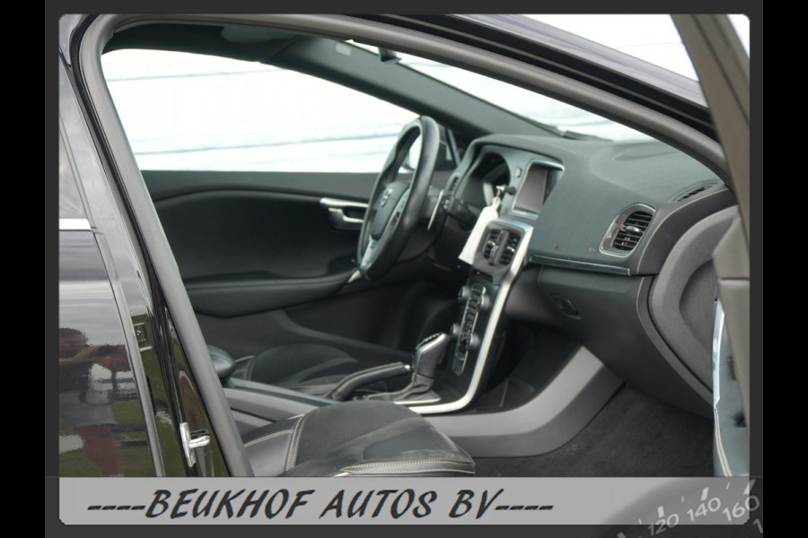 Volvo V40 1.5 T3 Polar+ Panorama Trekhaak Cam Harman Kardon